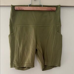 Lululemon Align Shorts w/pockets 6in
